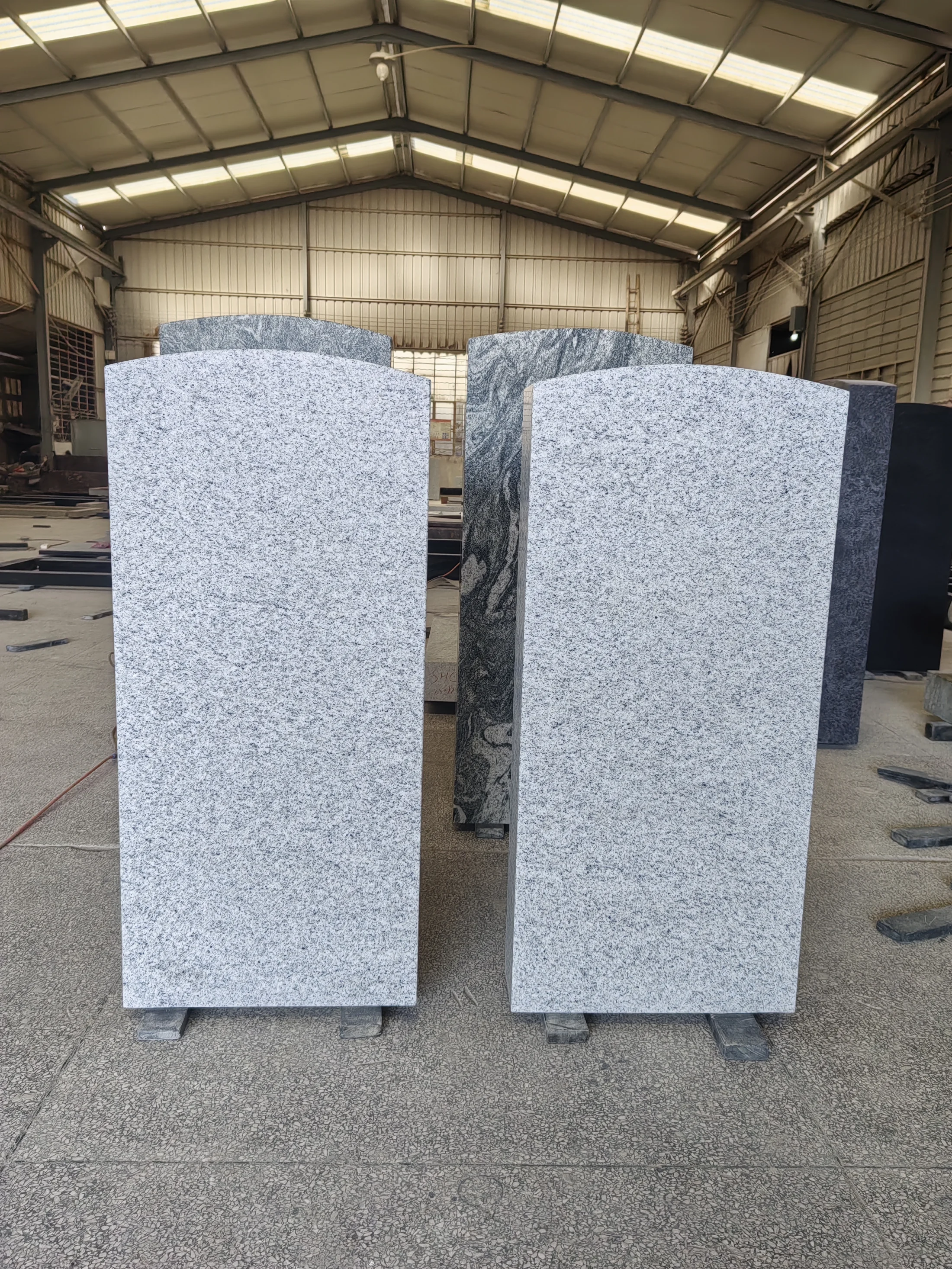 Natural Veined Stone For Everlasting Memorials