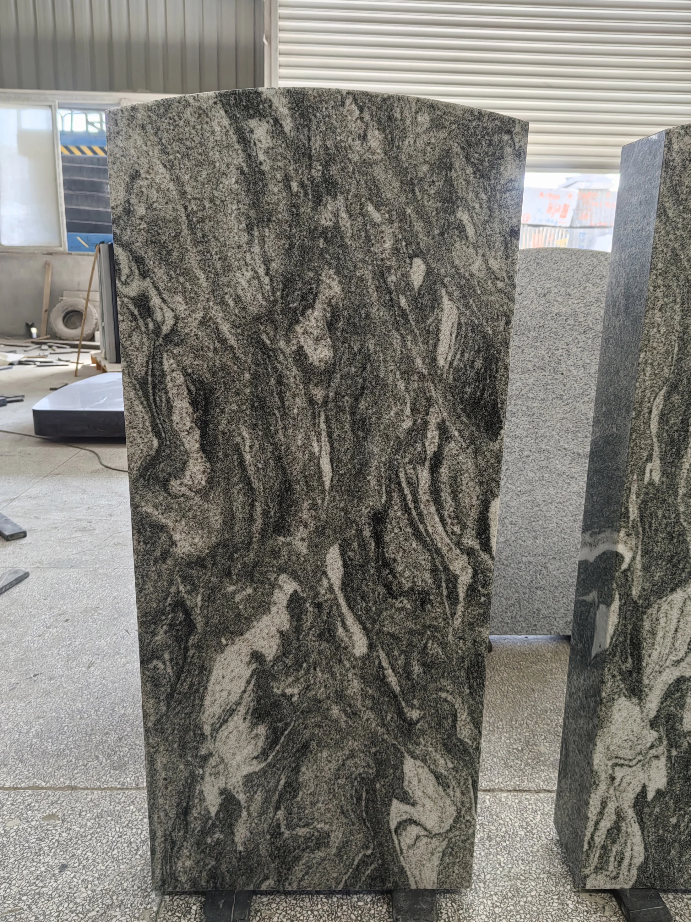 Natural Veined Stone For Everlasting Memorials