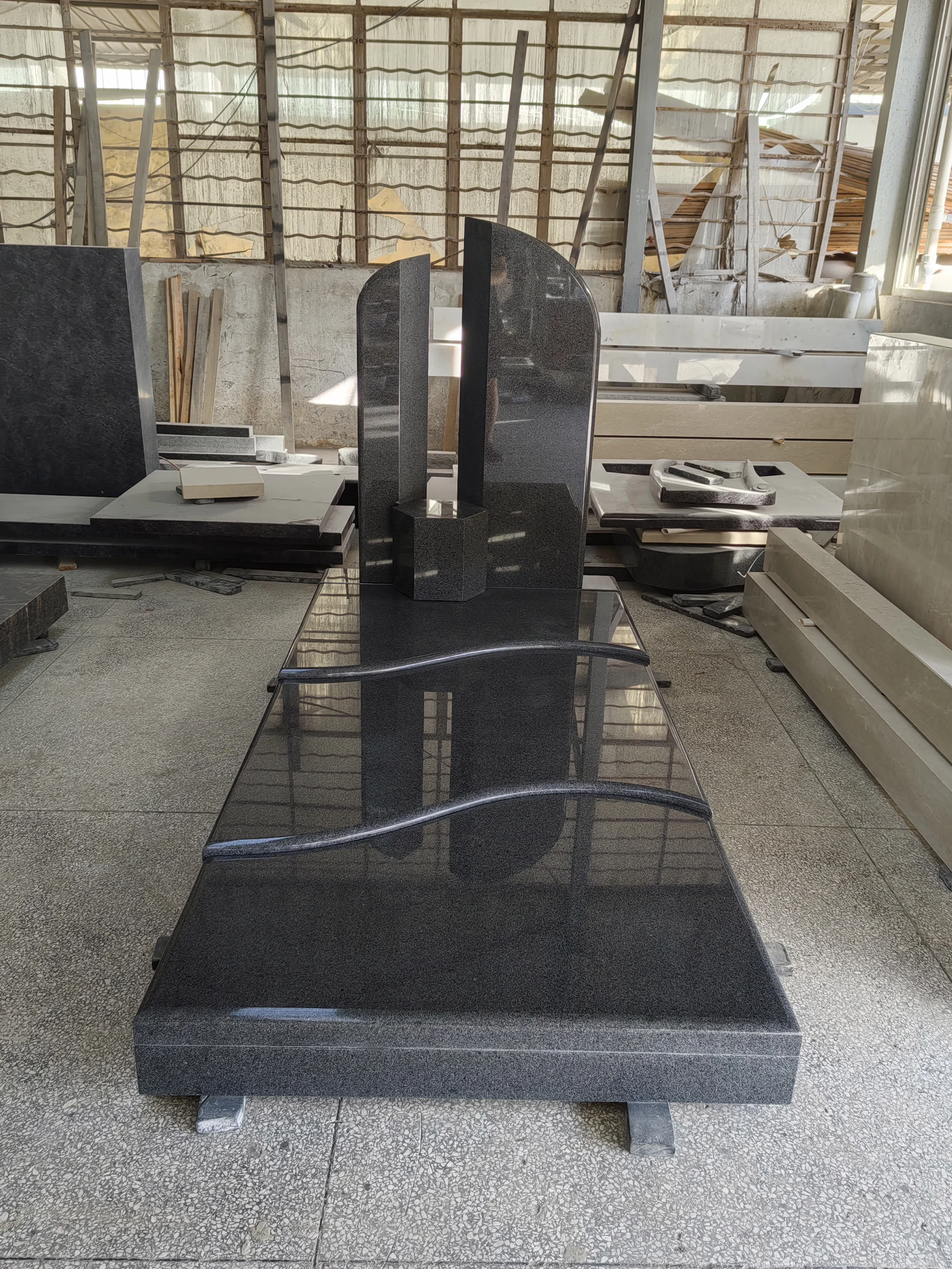 Natural Veined Stone For Everlasting Memorials