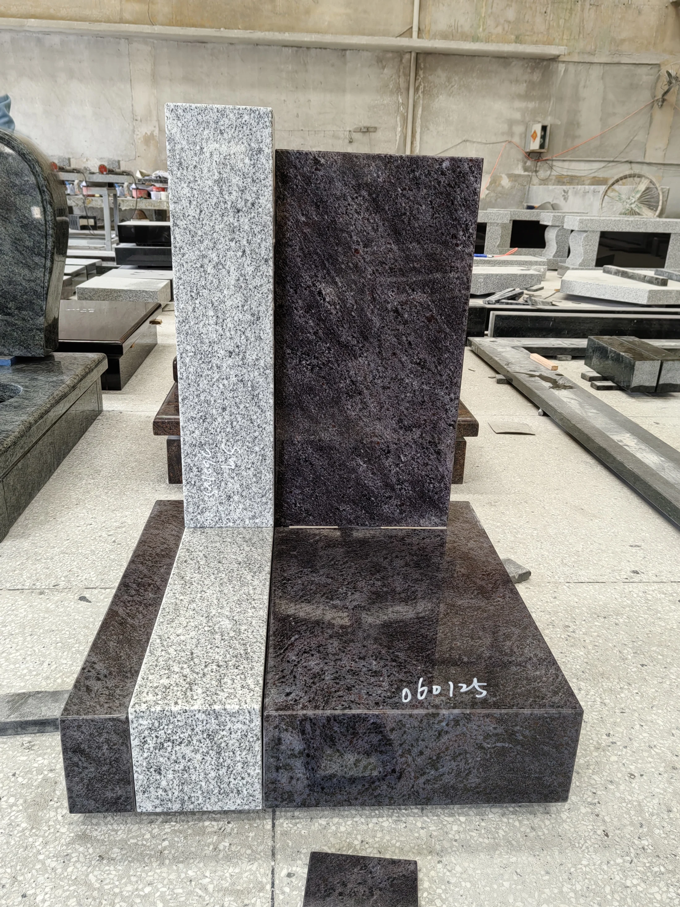 Natural Veined Stone For Everlasting Memorials