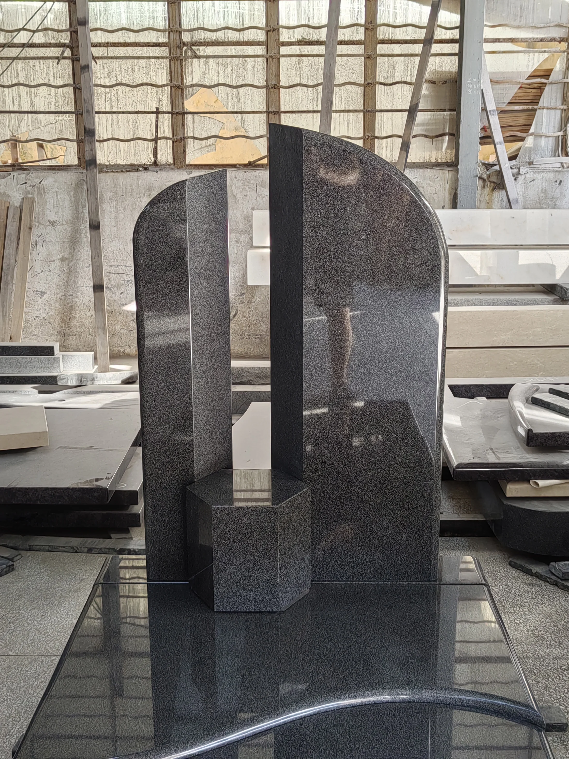Natural Veined Stone For Everlasting Memorials